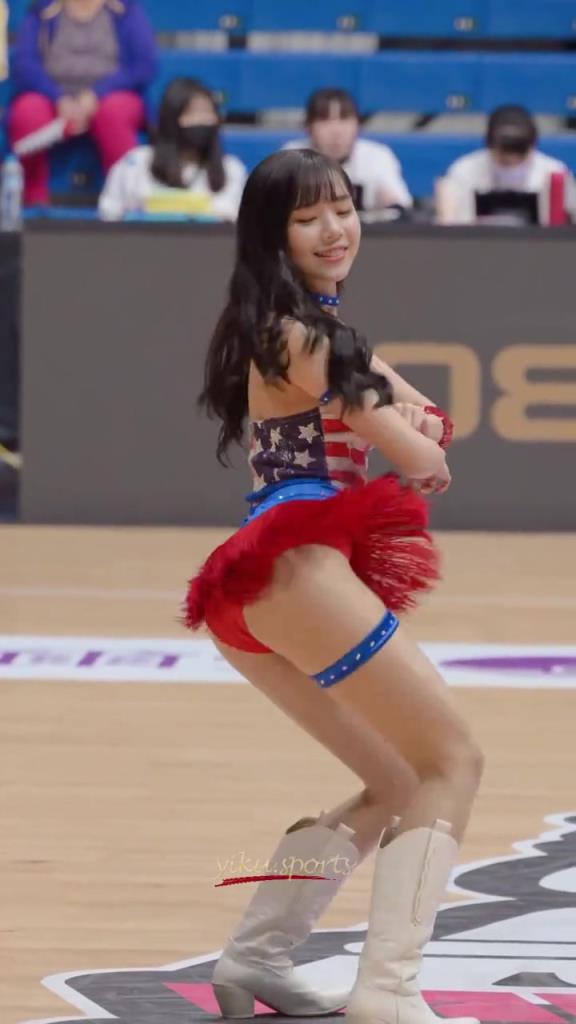 最好的啦啦隊(duì)小姐姐！自信，健康充滿活力！