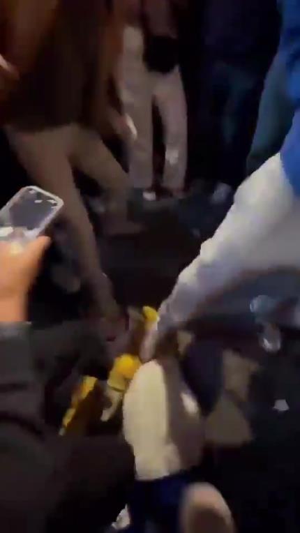 驚！尼克斯大勝步行者后，哈利伯頓遭主場球迷群毆